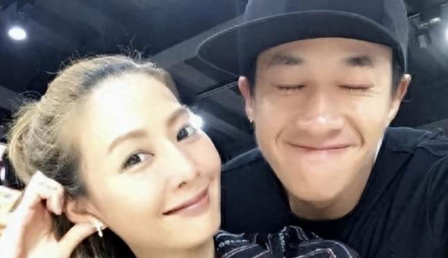 何潤東娶了「國中學歷柜姐」，娛樂圈「美女如云」為何唯獨愛她？